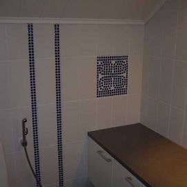 Kylpyhuone laatoitusta